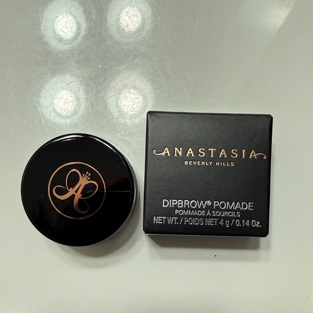 Anastasia Beverly Hills Dipbrow Pomade - Soft Brown
NEW, UNOPENED